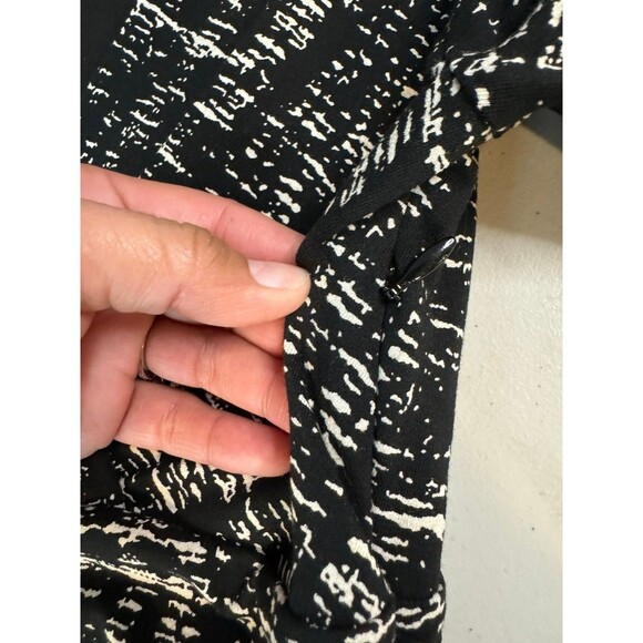 Ann Taylor Black White Stretch V-Neck Short Sleeve Empire Sheath Dress Size 00P - Picture 9 of 11